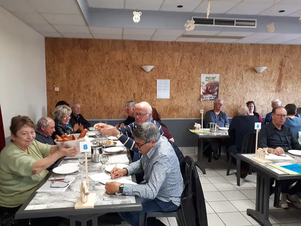 Dégustation de saucisses de Montbéliard à Buvilly dans le Jura pour désigner la meilleure saucisse 2024 (C) A2M