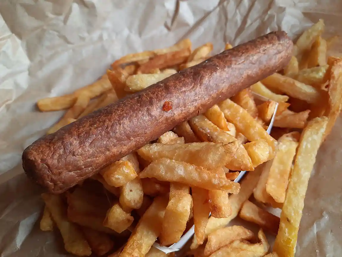 Frites et fricadelle, l'incontournable du Nord de la France (C) FF