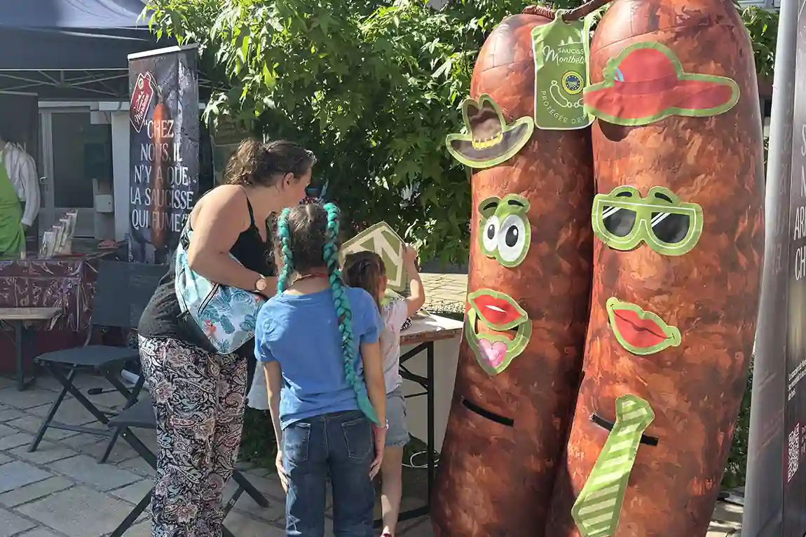 Mr et Mme saucisse de Montbéliard, l'un des animations des journées gourmandes (A2M)