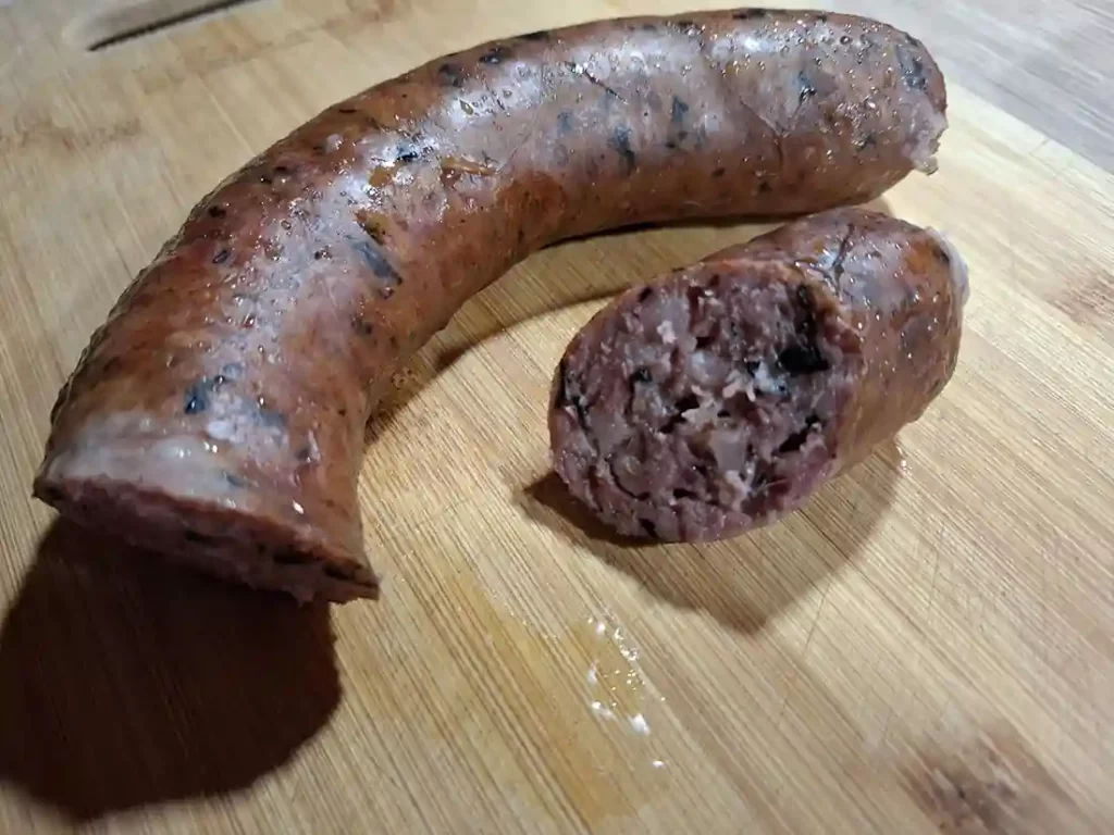 La saucisse ornanaise tranchée après cuisson (C) F.F