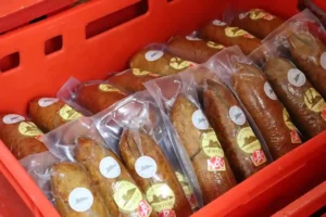 Une caisse de saucisses de Morteau